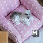 Figurine miniature de chien Lhasa Apso couché à l’échelle 1:12, 1-3/8 pouce de long, accessoire DIY pour maison de poupée (résine moulée) (blanc)