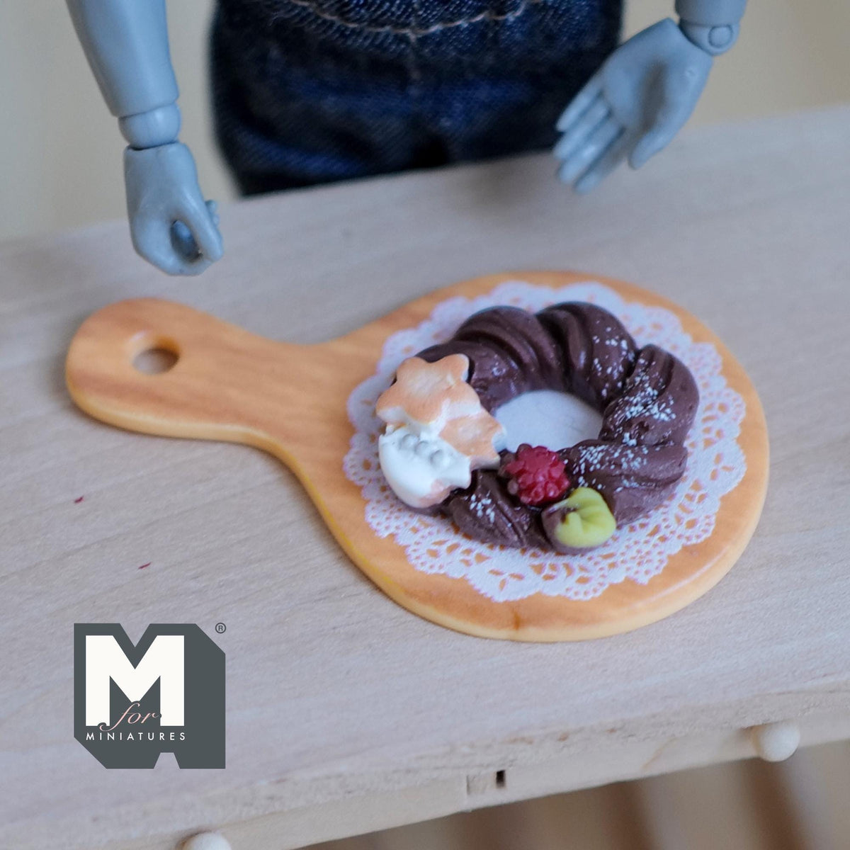 1:12 Scale Miniature Christmas Wreath Cake on Serving Board, 1 inch dia., DIY Dollhouse Supply (dark brown) (non edible)