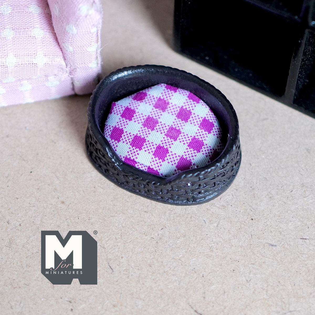 1:12 Scale Miniature Cat Bed, Wicker Look with Gingham Cushion, 1-7/8 inch long, DIY Dollhouse Supply (black and pink)