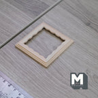 Miniatura in scala 1:12 cornice portafoto quadrata con bordo smerlato, vetro e retro, pronta da dipingere, larga 2-3/8 inch, accessori per casa delle bambole