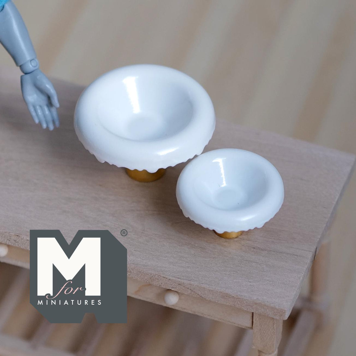 1:12 Scale Miniature Metal Pedestal Fruit Bowl Stands, Set of 2, 7/8 inch tall, DIY Dollhouse Supply (white)