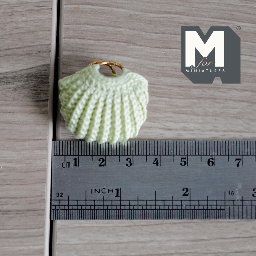 Miniature Knitted Handbag 1:12 Scale Purse Dollhouse Accessories 1-1/4 inch tall (green) - C051