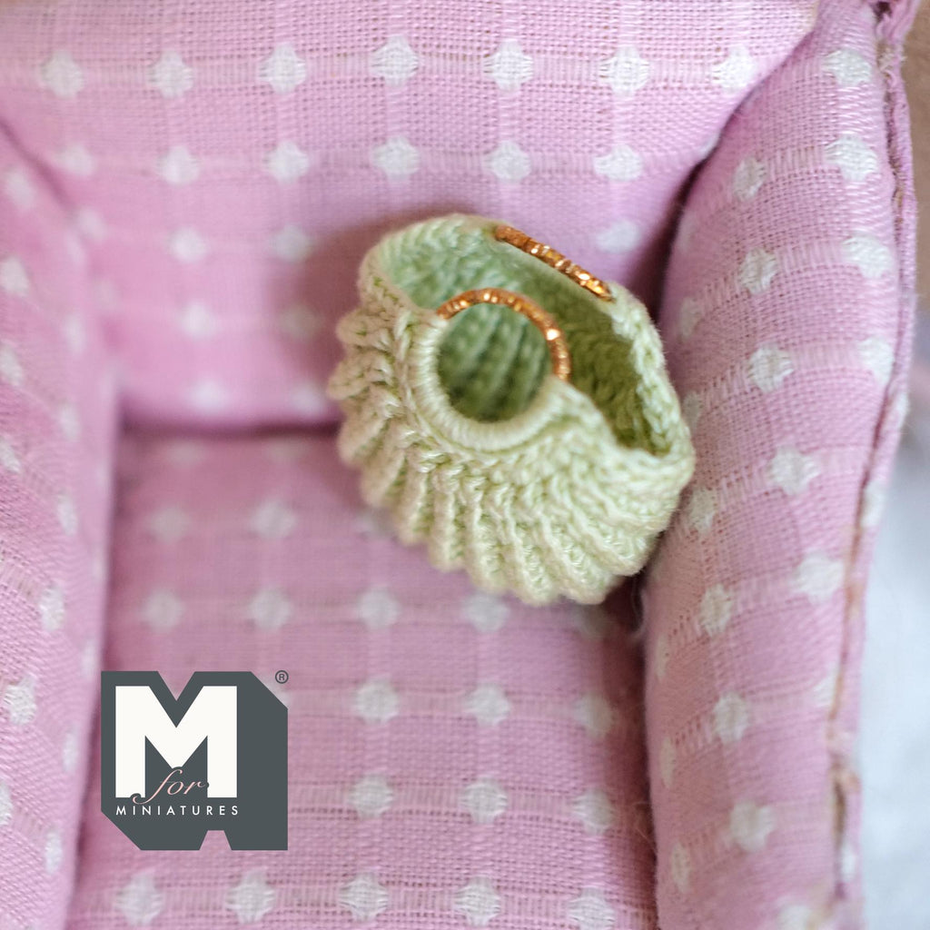 Miniature Knitted Handbag 1:12 Scale Purse Dollhouse Accessories 1-1/4 inch tall (green) - C051
