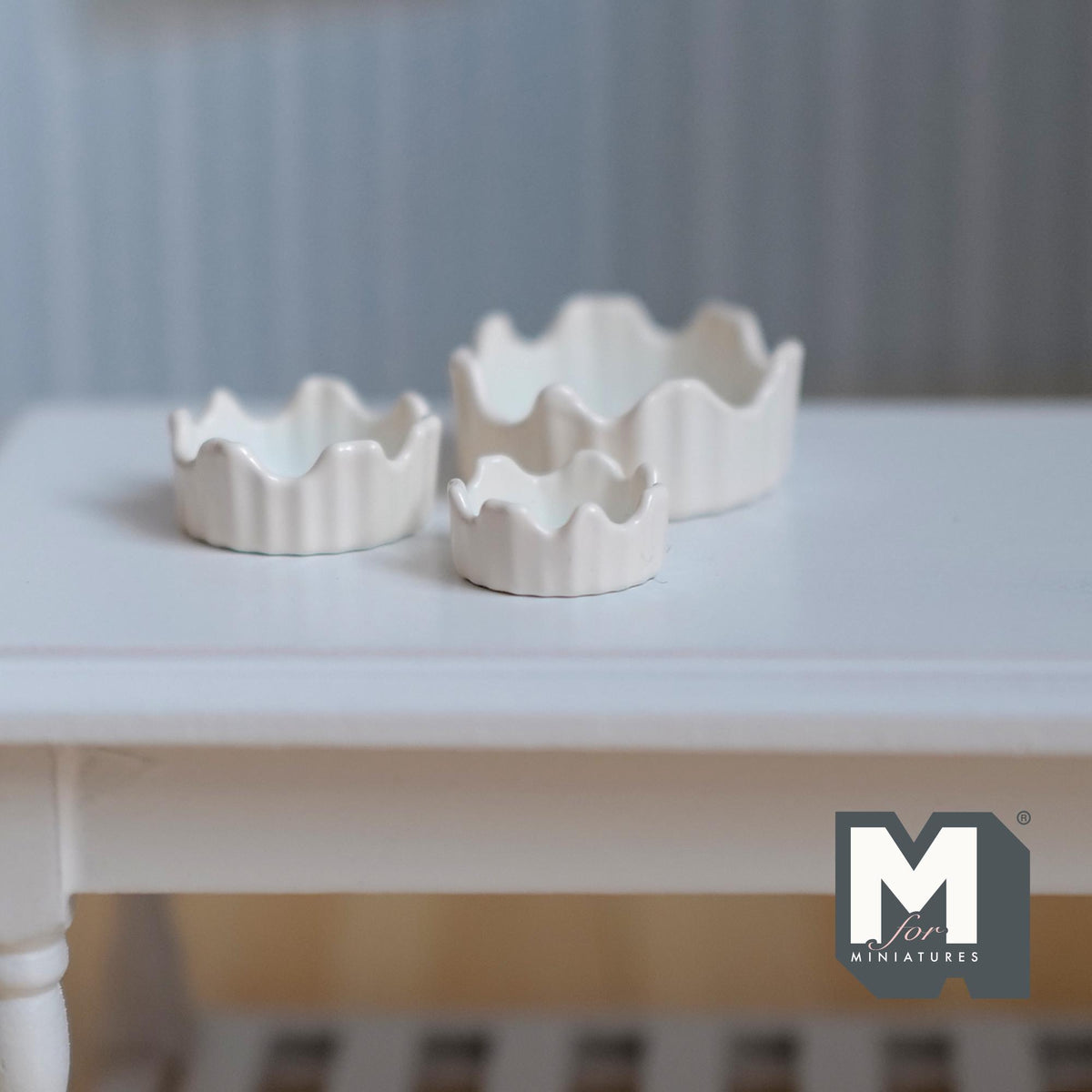 Miniature Bowls with Wavy Edges 1:12 Scale Dollhouse Kitchen Accessories Set of 3  (white) - A018