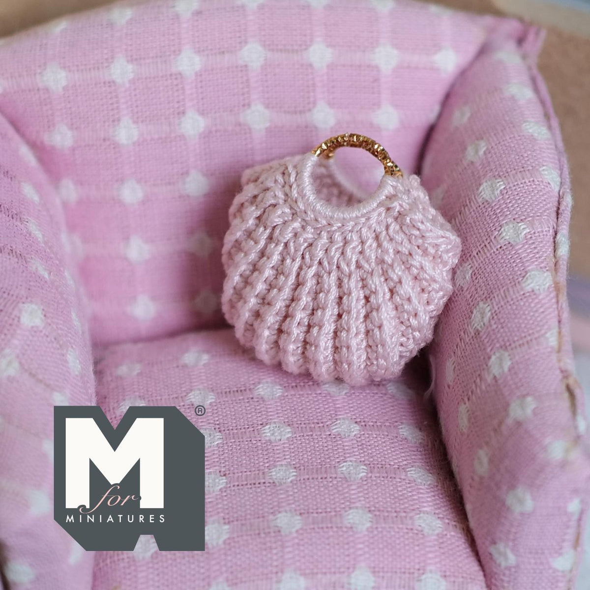 Miniature Knitted Handbag 1:12 Scale Purse Dollhouse Accessories 1-1/4 inch tall (pink) - C051