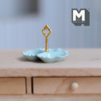 Plat miniature à 3 compartiments, échelle 1:12, bord festonné, poignée centrale, 2 cm de hauteur, fournitures pour maison de poupée DIY (bleu/or)