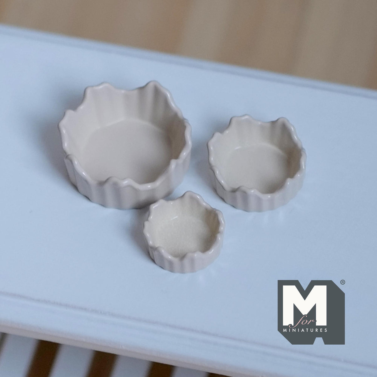Miniature Bowls with Wavy Edges 1:12 Scale Dollhouse Kitchen Accessories Set of 3  (beige) - A018