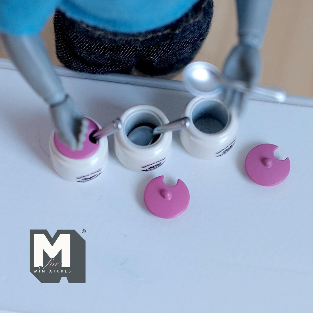 Miniature Kitchen Storage Jars and Spoons Set of 3, 1:12 Scale Dollhouse Kitchen Accessories Spice Jars 1/2 inch dia. (Metal)(pink) - E040