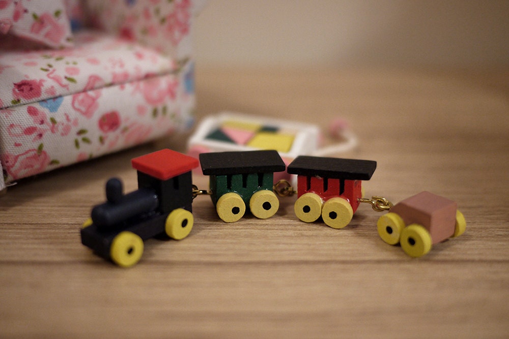 1:12 Scale Miniature Wood Toy Train, Black Engine and Colored Cars, 3-9/16 inch long, DIY Dollhouse Supply