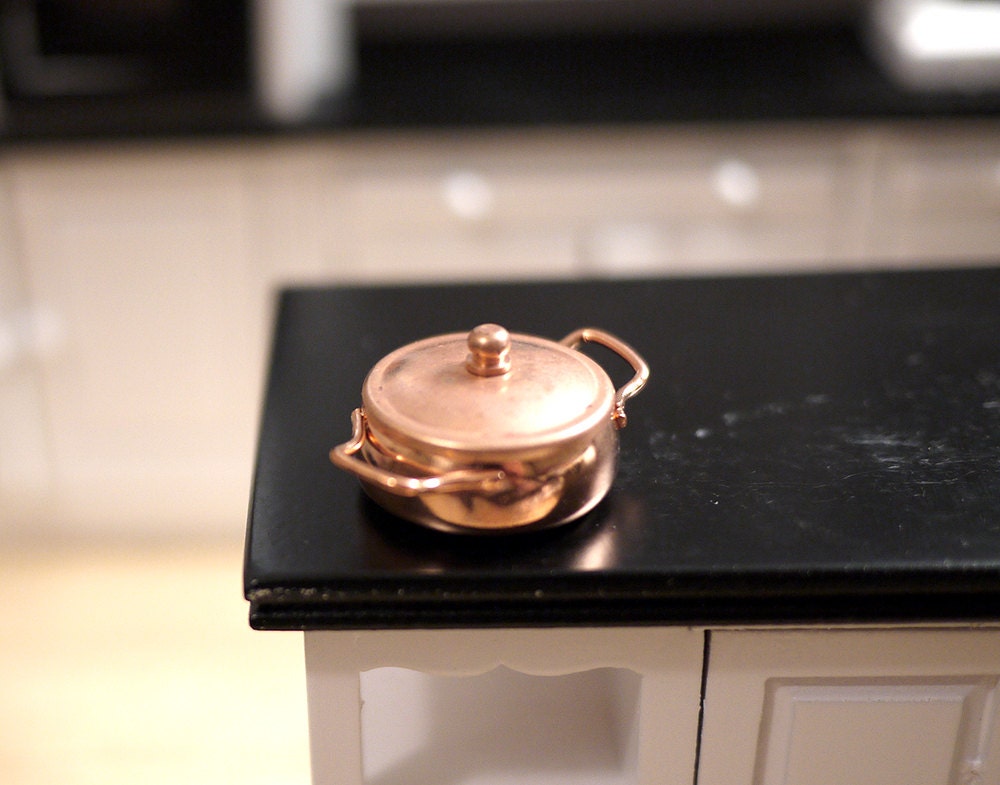 1:12 Scale Miniature Metal Cooking Pot with Lid, Side Handles, 1 inch dia., DIY Dollhouse Supply (copper)