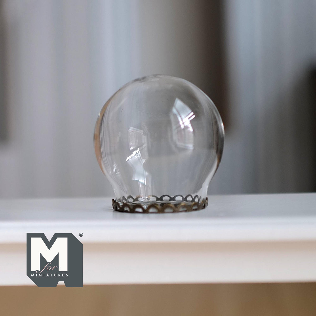 Miniature Glass Globe with Flat Metal Base Dollhouse Glass Dome Display Terrarium (large) - A098