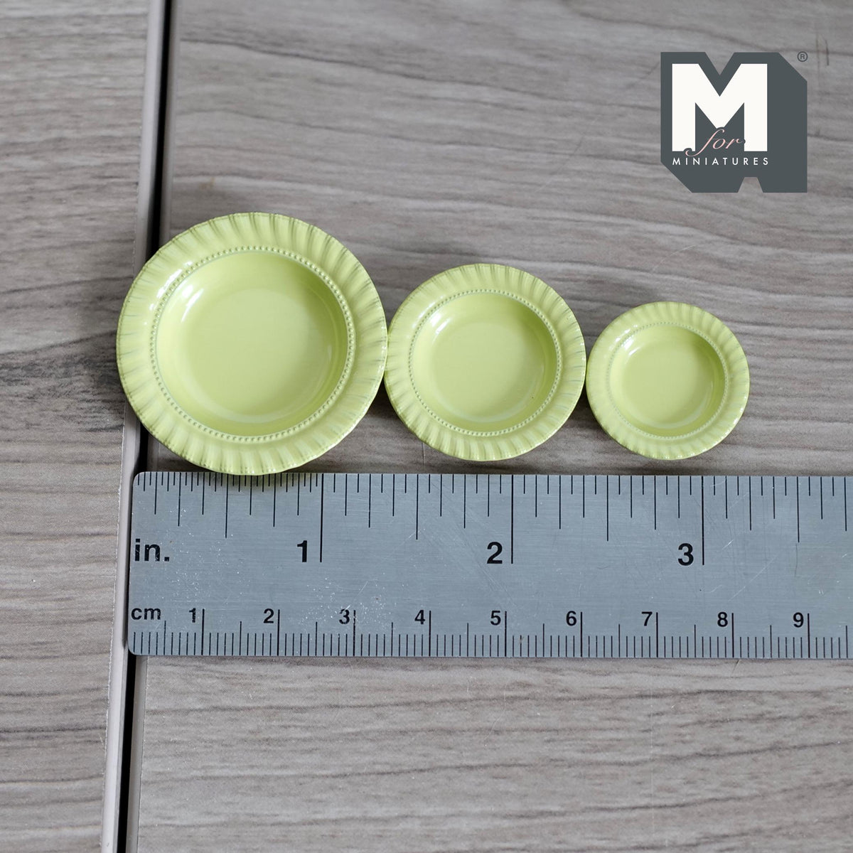 Miniature Scalloped Rim Plates Set of 3 Dollhouse Kitchenware Tableware (green)  - A057