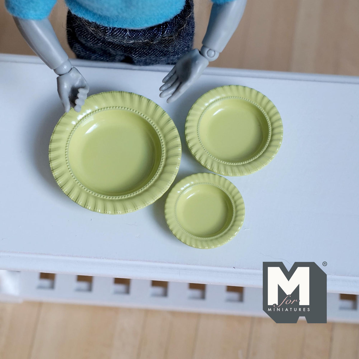 Miniature Scalloped Rim Plates Set of 3 Dollhouse Kitchenware Tableware (green)  - A057