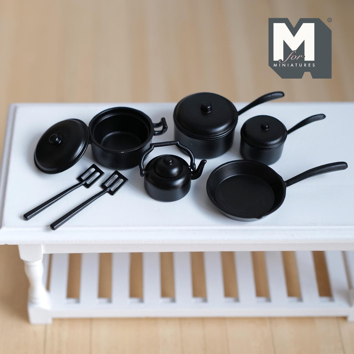 Miniature Metal Cookware Set 1:12 Scale Frying Pan Saucepans Stockpot Kettle Spatulas Set of 7 Dollhouse Kitchenware (black) - A078