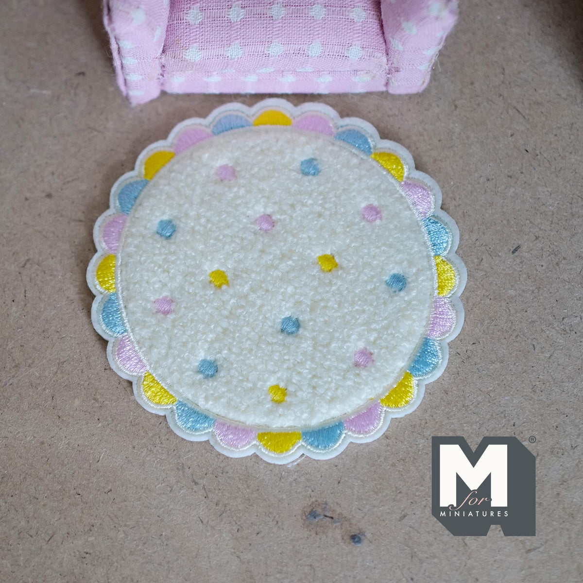 Miniature Nursery Rug 1:12 Scale Dollhouse Baby Room Pastel Scalloped Round Shag Rug 3-1/4 inch dia. (cream) - k021