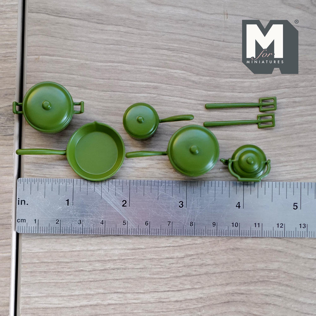 Miniature Metal Cookware Set 1:12 Scale Frying Pan Saucepans Stockpot Kettle Spatulas Set of 7 Dollhouse Kitchenware (green) - A078