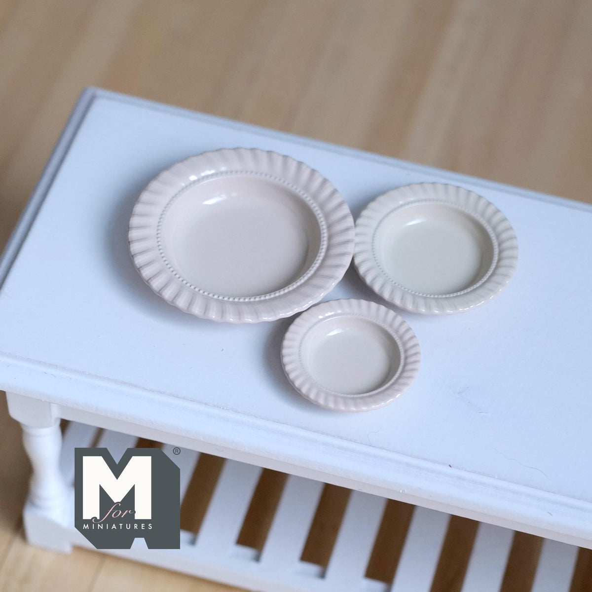 Miniature Scalloped Rim Plates Set of 3 Dollhouse Kitchenware Tableware (beige)  - A057