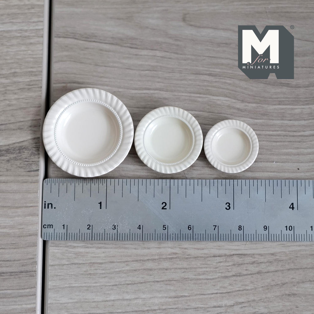 Miniature Scalloped Rim Plates Set of 3 Dollhouse Kitchenware Tableware (beige)  - A057