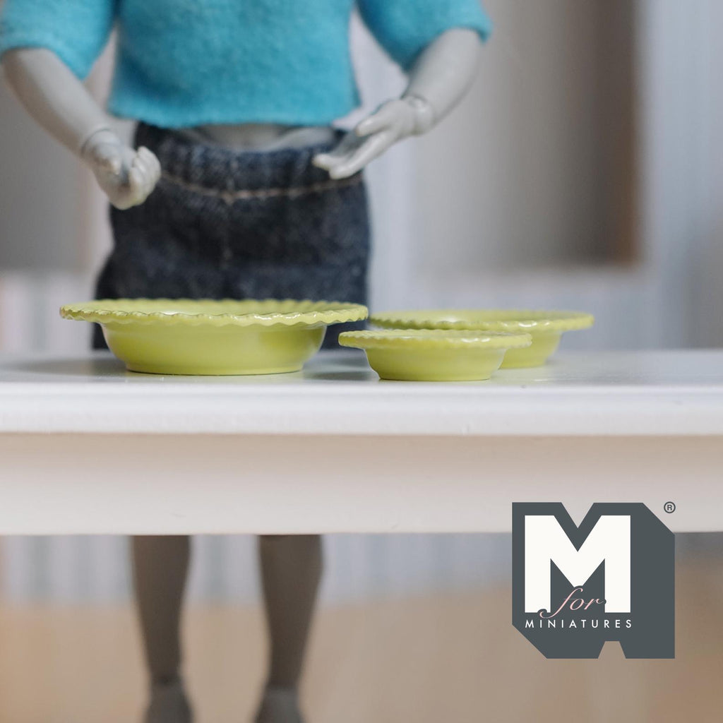 Miniature Scalloped Rim Plates Set of 3 Dollhouse Kitchenware Tableware (green)  - A057
