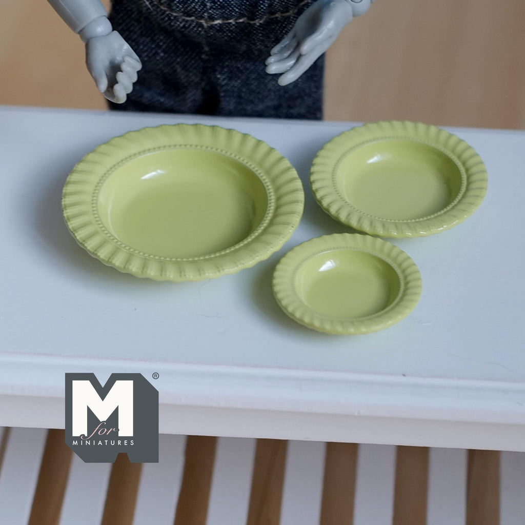Miniature Scalloped Rim Plates Set of 3 Dollhouse Kitchenware Tableware (green)  - A057