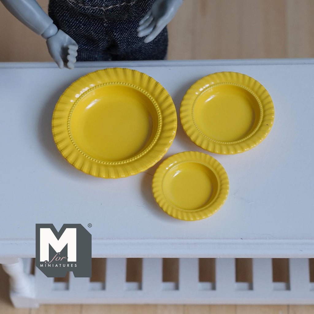 Miniature Scalloped Rim Plates Set of 3 Dollhouse Kitchenware Tableware (yellow)  - A057