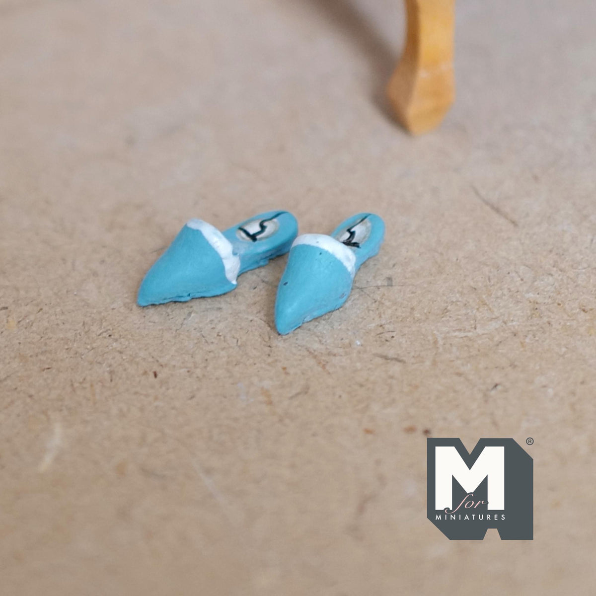Miniature Pointed Toe Flats 1:12 Scale Shoes Dollhouse Decoration 11/16 inch long (resin) - G075