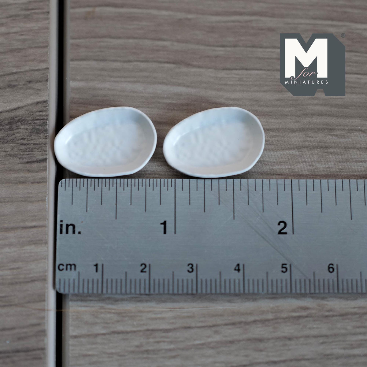 Miniature Irregular Shaped Food Trays Set of 2, 1:12 Scale Dollhouse Kitchen Decor Tableware 7/8 inch long (white) (metal) (style b) - A043
