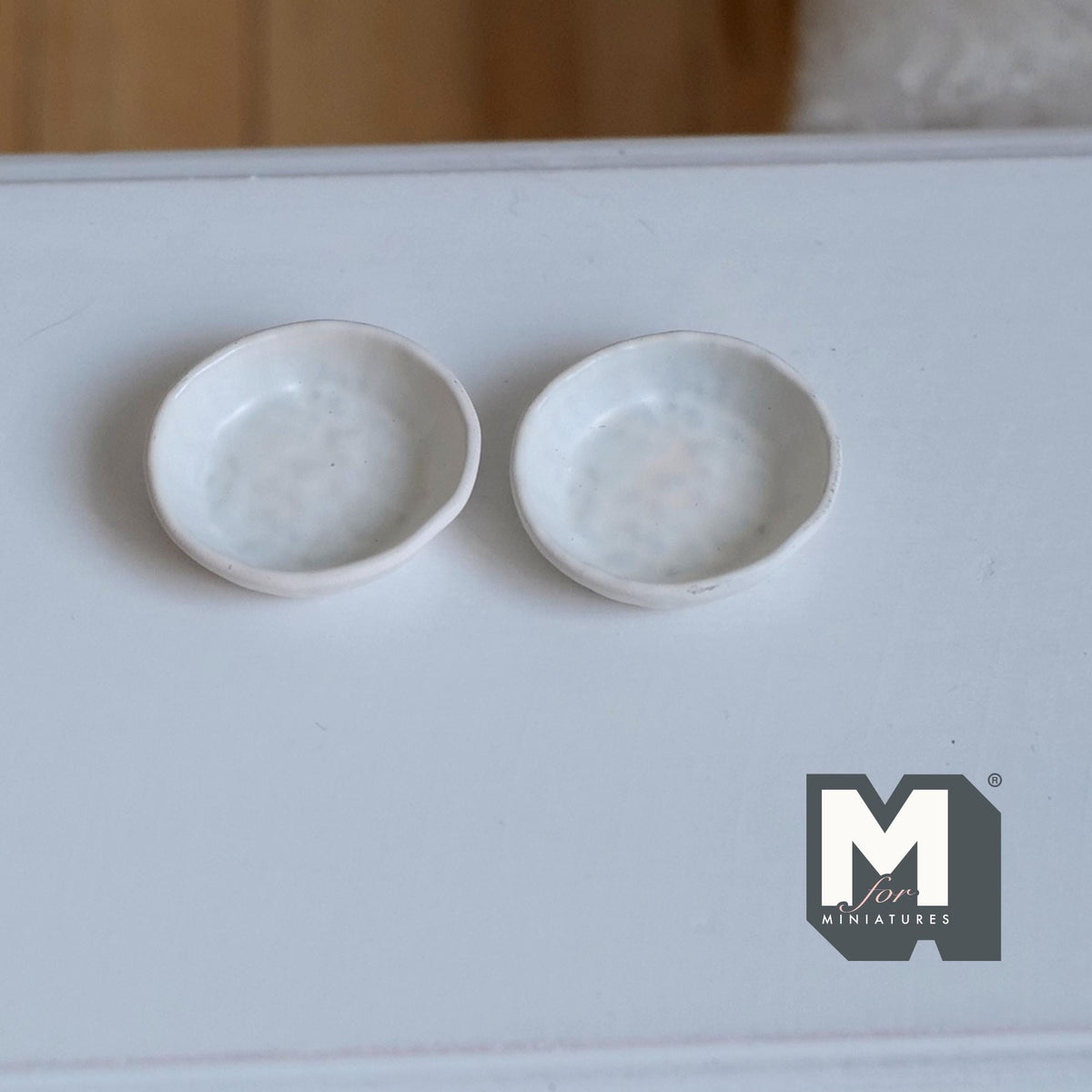 Miniature Irregular Shaped Food Bowls Set of 2, 1:12 Scale Dollhouse Kitchen Decor Tableware 3/4 inch long (white) (metal) (style c) - A043