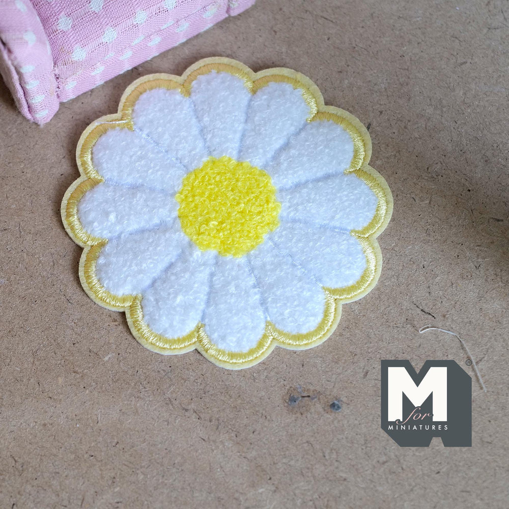Miniature Daisy Flower Rug 1:12 Scale Dollhouse Nursery Baby Room Pastel Scalloped Round Shag Rug 3-1/4 inch dia. (yellow) - K021