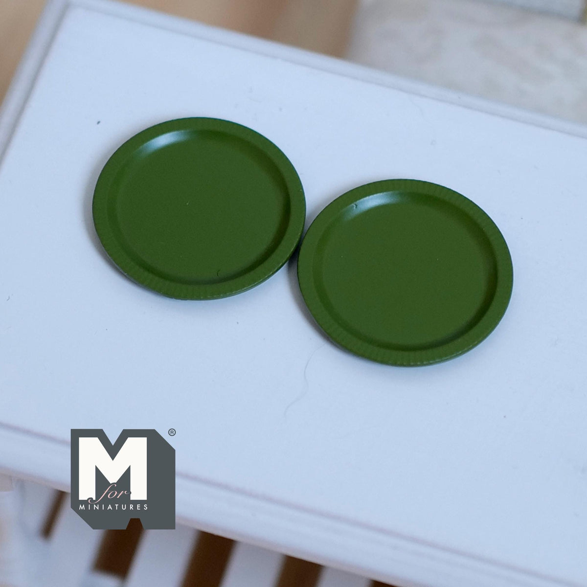 Miniature Flat Plates 1:12 Scale Dollhouse Tableware Large Size Serving Plates Set of 2 , 1 inch dia. (green) (metal) - A043