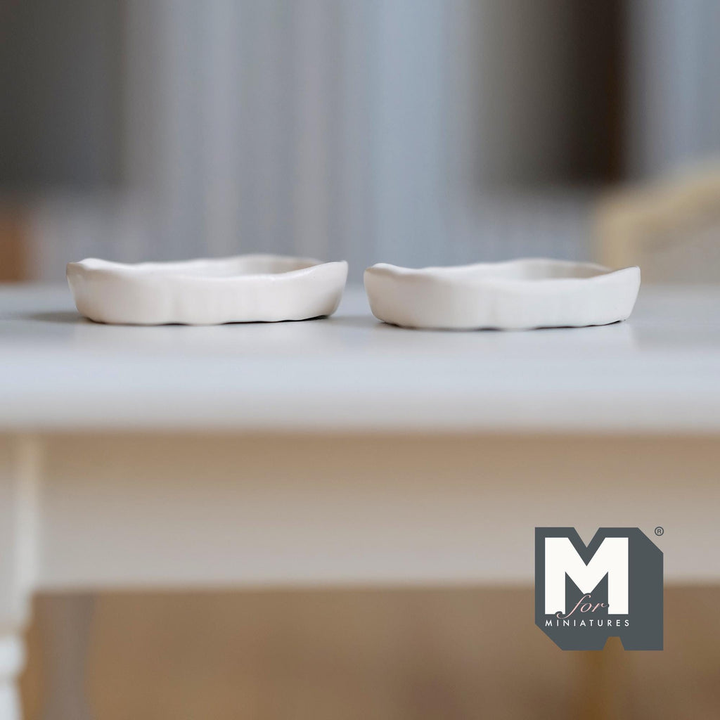 Miniature Irregular Shaped Food Trays Set of 2, 1:12 Scale Dollhouse Kitchen Decor Tableware 7/8 inch long (white) (metal) (style a) - A043