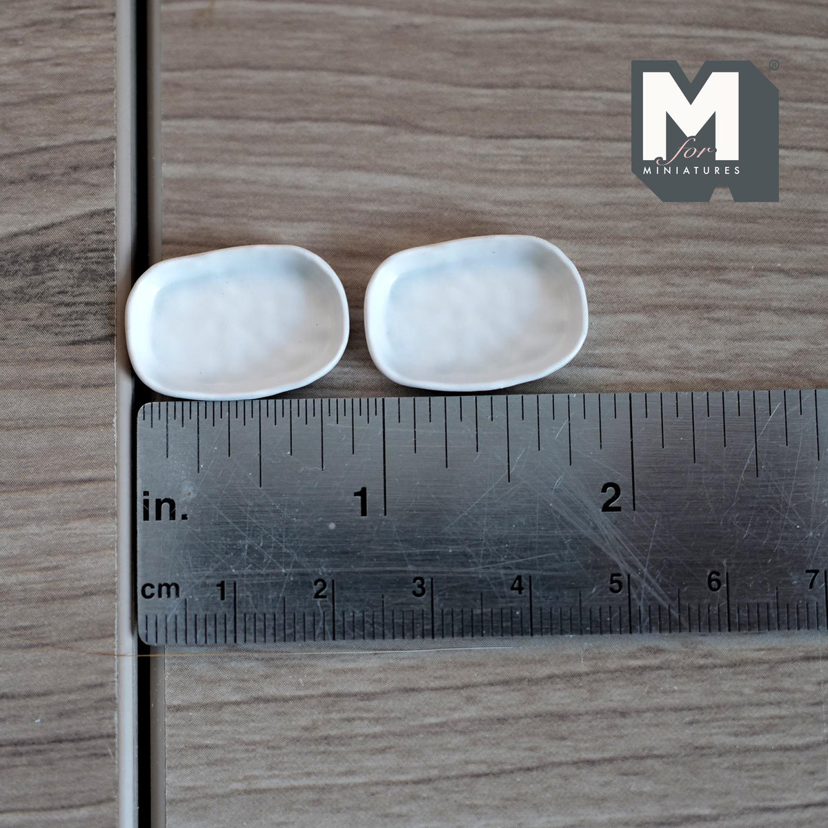 Miniature Irregular Shaped Food Trays Set of 2, 1:12 Scale Dollhouse Kitchen Decor Tableware 7/8 inch long (white) (metal) (style a) - A043