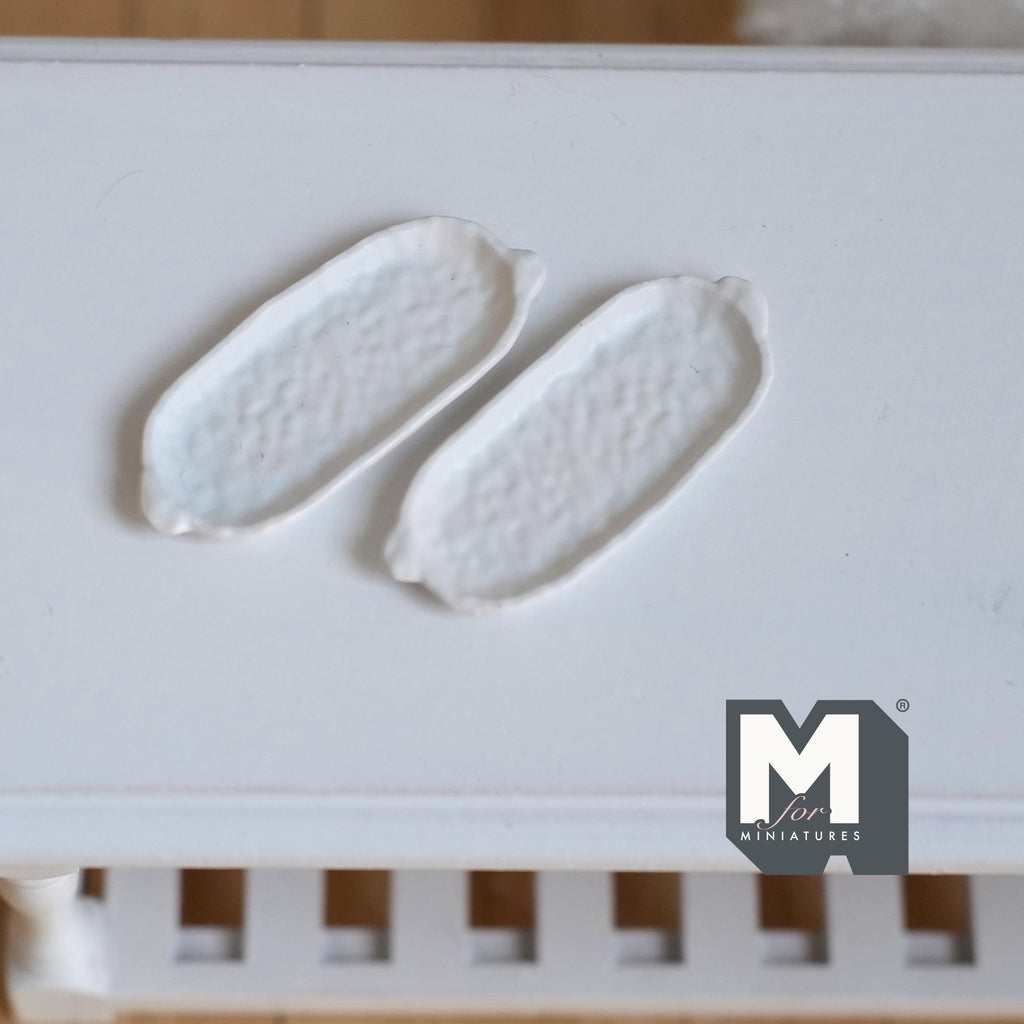 Miniature Irregular Shaped Serving Plates Set of 2, 1:12 Scale Dollhouse Kitchen Decor Tableware 1-5/16 inch long (white) (style d) - A043