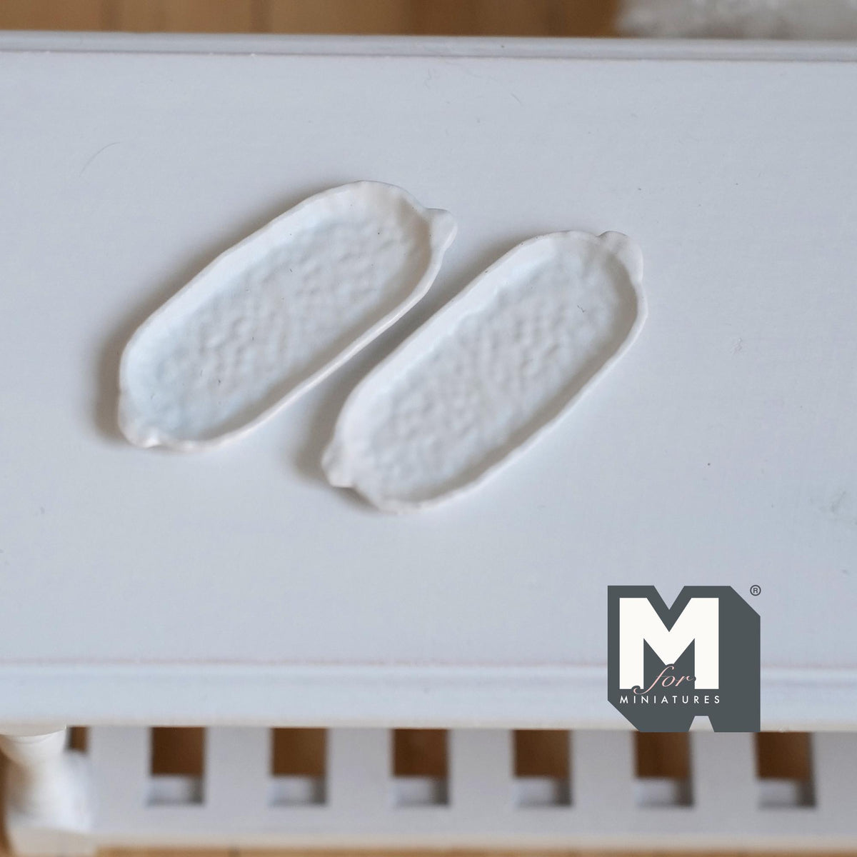 Miniature Irregular Shaped Serving Plates Set of 2, 1:12 Scale Dollhouse Kitchen Decor Tableware 1-5/16 inch long (white) (style d) - A043
