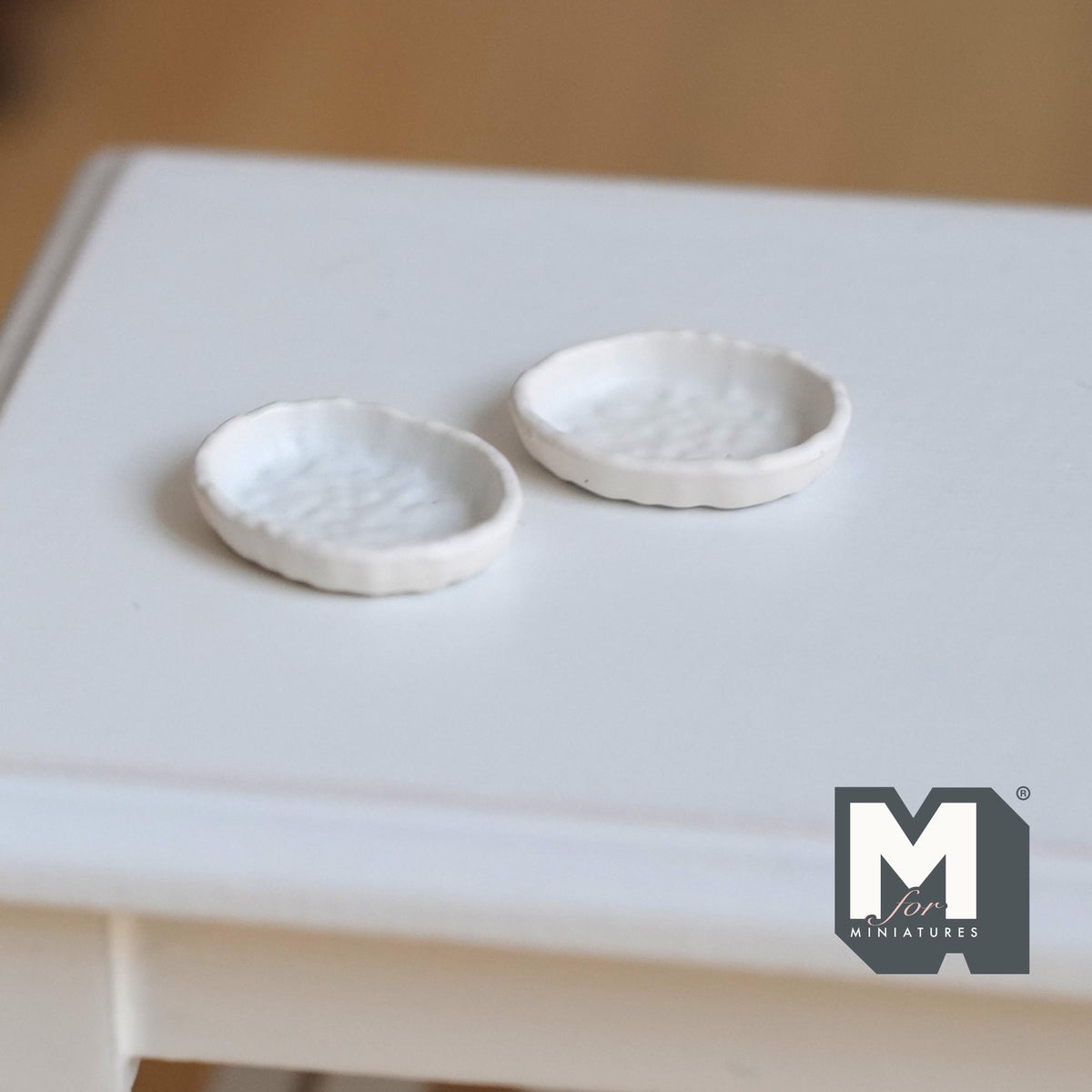Miniature Irregular Shaped Food Bowls Set of 2, 1:12 Scale Dollhouse Kitchen Decor Tableware 5/8 inch long (white) (metal) (style g) - A043