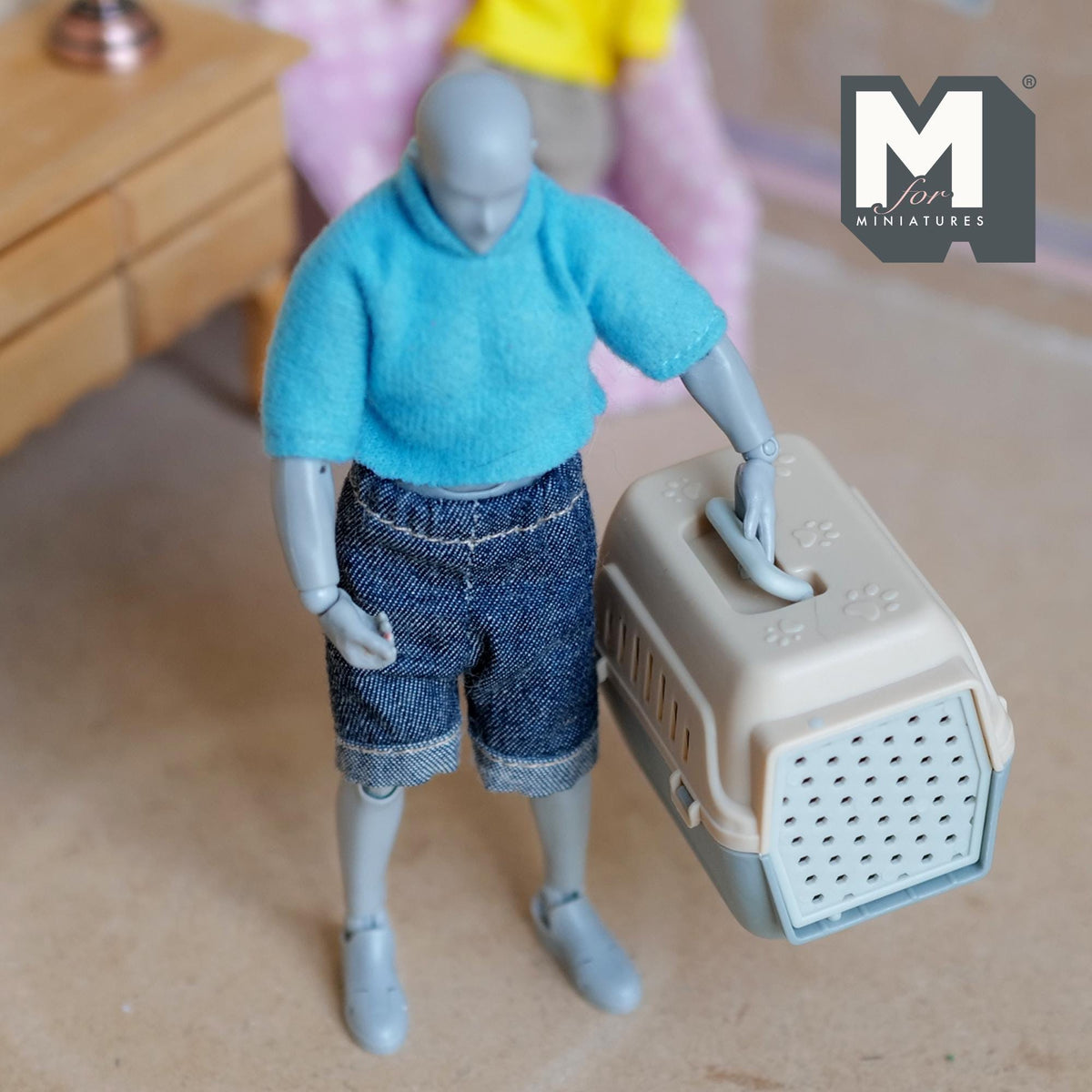 Miniature Pet Travel Carrier 1:12 Scale Dollhouse Dog Cat Cage Travel Pet Crate with Handle (beige gray) - B054