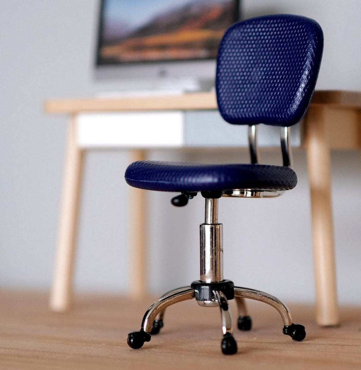 Miniature 1:12 Dollhouse Miniatures Office Desk Chair Modern Office Desk 1 12 Scale Furniture - I040