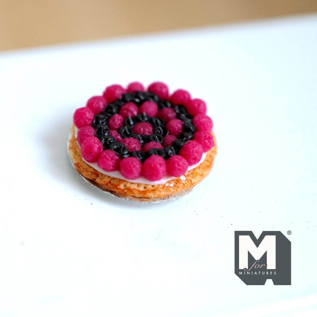 Miniature Raspberry Pie on Metal Plate 1:12 Dollhouse Supplies Food Baked Pie Tar Fruit Cake 13/16 inch dia. - E025