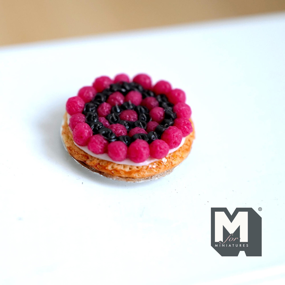 Miniature Raspberry Pie on Metal Plate 1:12 Dollhouse Supplies Food Baked Pie Tar Fruit Cake 13/16 inch dia. - E025