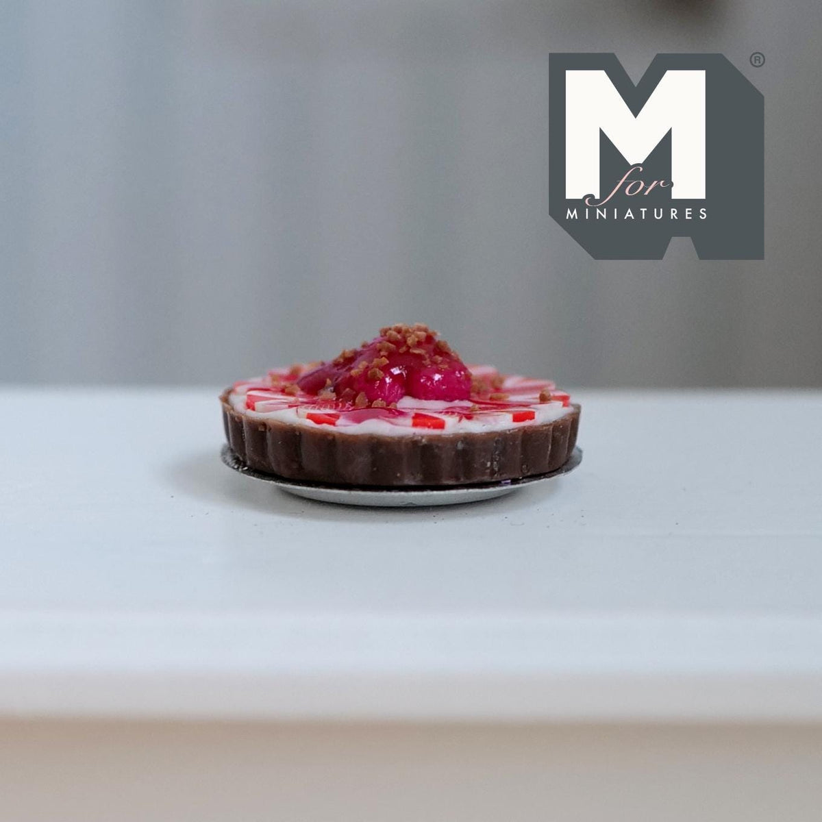 Miniature Strawberry Pie on Metal Plate 1:12 Dollhouse Supplies Food Baked Pie Tar Fruit Cake 13/16 inch dia. - E025
