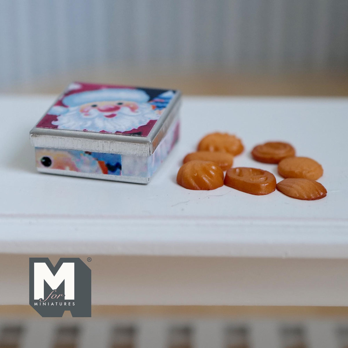 1:12 Dollhouse Miniature Butter Cookies and Tin with 7 Cookies - E033