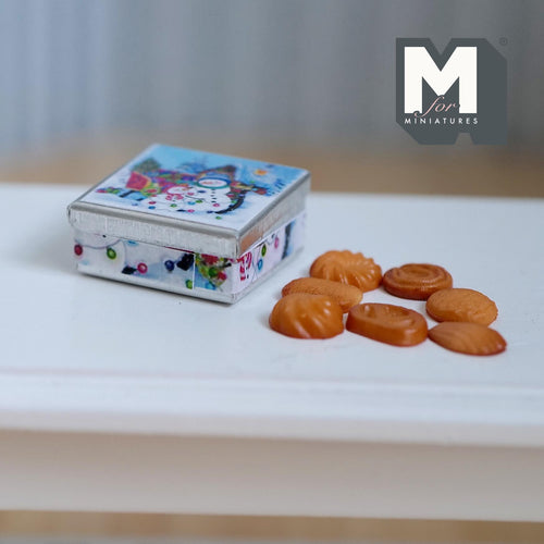 1:12 Dollhouse Miniature Butter Cookies and Tin with 7 Cookies - E033