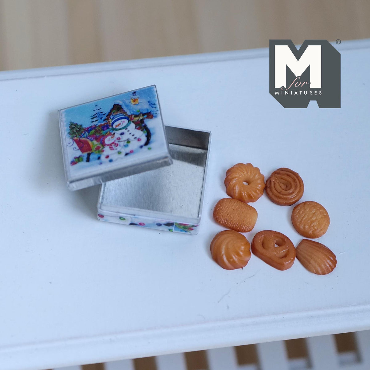 1:12 Dollhouse Miniature Butter Cookies and Tin with 7 Cookies - E033