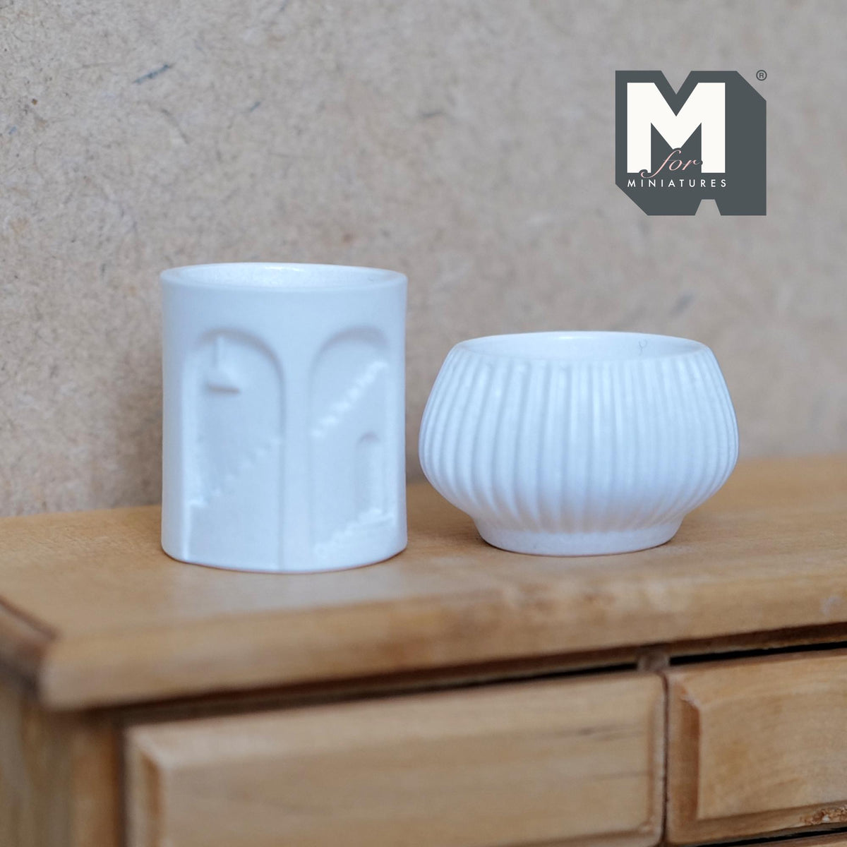 Miniature Sculptural Vases Set of 2 , 1:12 Scale Dollhouse Supplies Garden Flower Vase (resin) (white) - B065