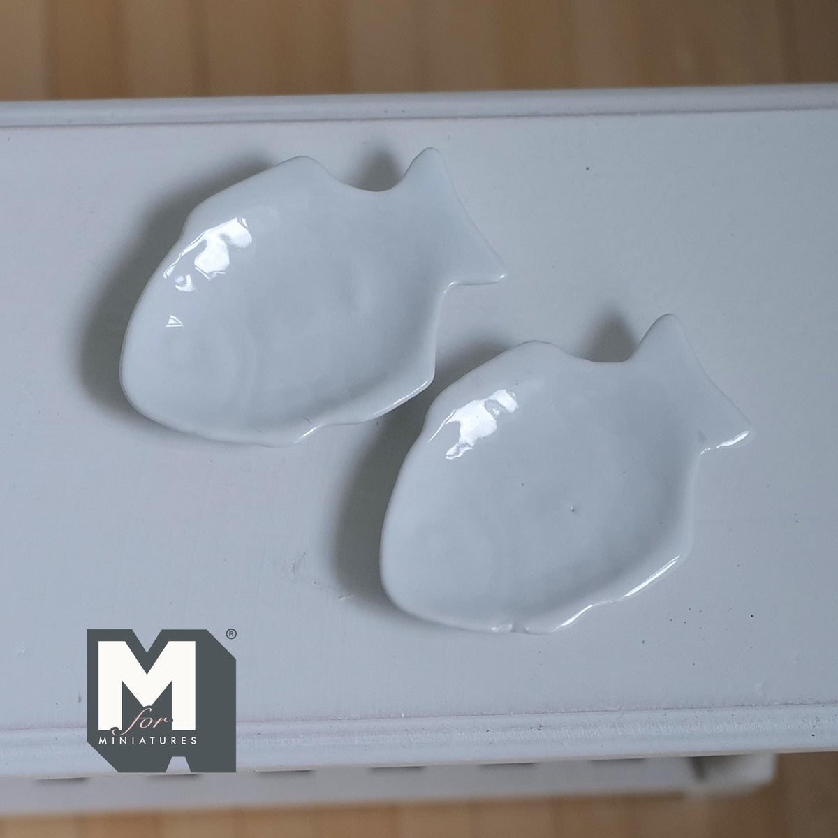 Miniature Fish Shaped Plates 1:12 Scale Dollhouse Ceramic Tableware Plates Set of 2 , 1-7/16 inch long (white) - A074