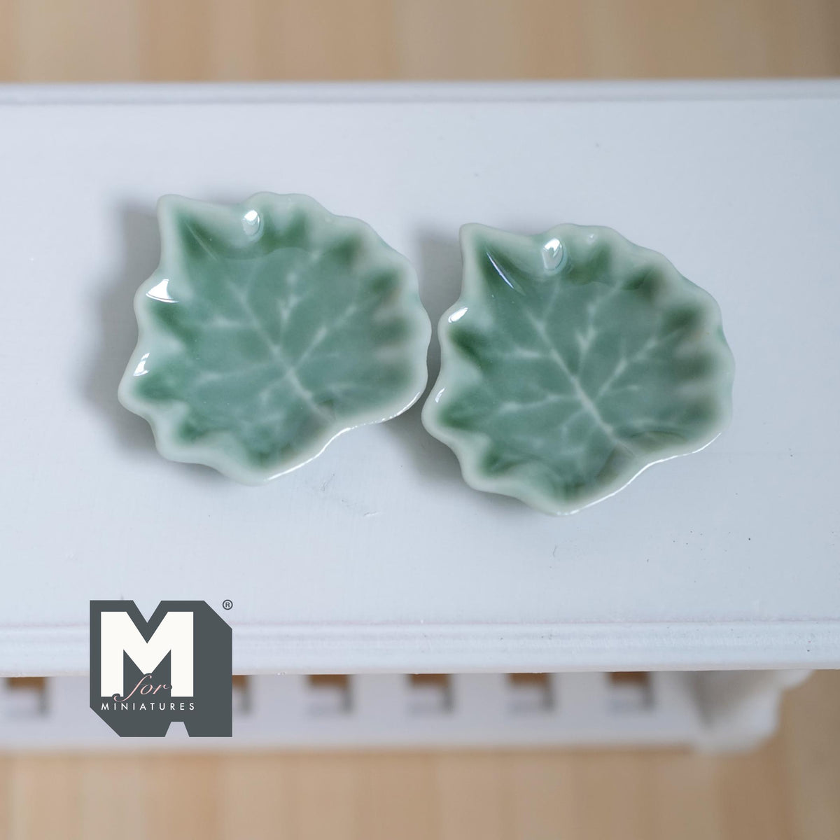 Miniature Ceramic Leaf Plates, 1:12 Scale Dollhouse Celadon Ivy Leaves, Tiny Food Display Dishes, Dollhouse Tableware Set of 2 (green) -A074