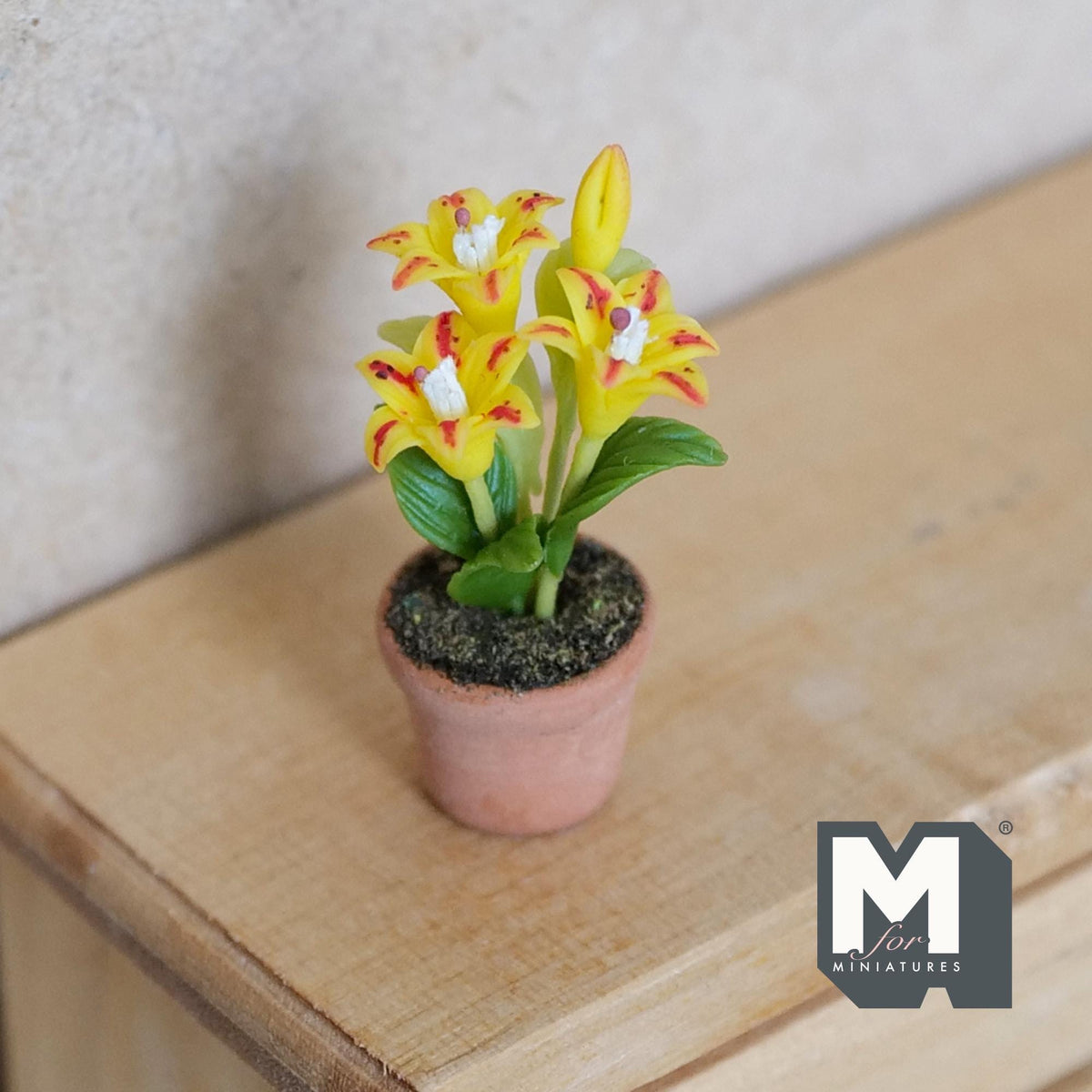 1:12 Scale Miniature Lily Plant – Dollhouse Potted Flowers 1-7/16 inch tall - H031