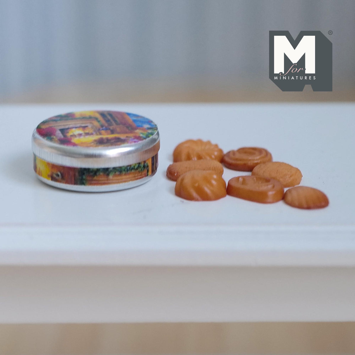 1:12 Dollhouse Miniature Butter Cookies and Tin with 7 Cookies - E033
