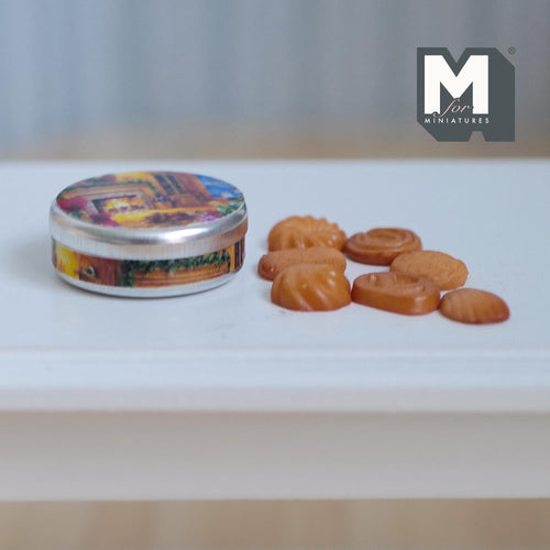 1:12 Dollhouse Miniature Butter Cookies and Tin with 7 Cookies - E033