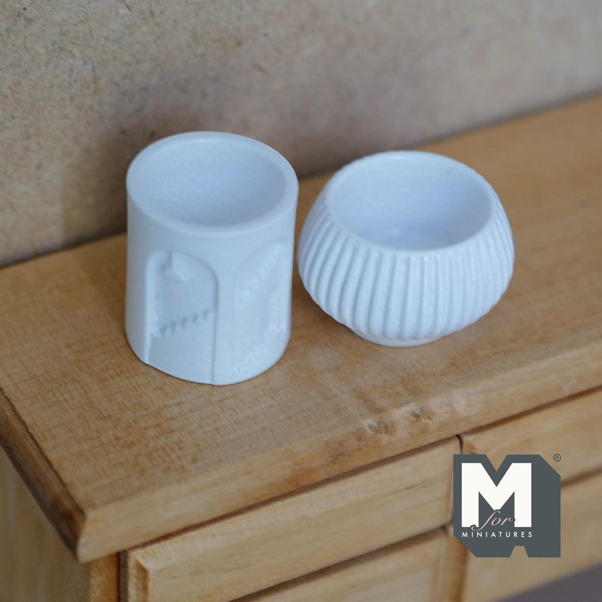 Miniature Sculptural Vases Set of 2 , 1:12 Scale Dollhouse Supplies Garden Flower Vase (resin) (white) - B065